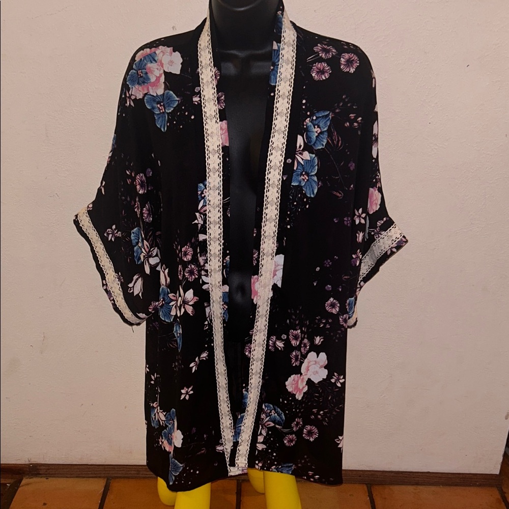 Women’s Black Floral Kimono Jacket with Lace Trim